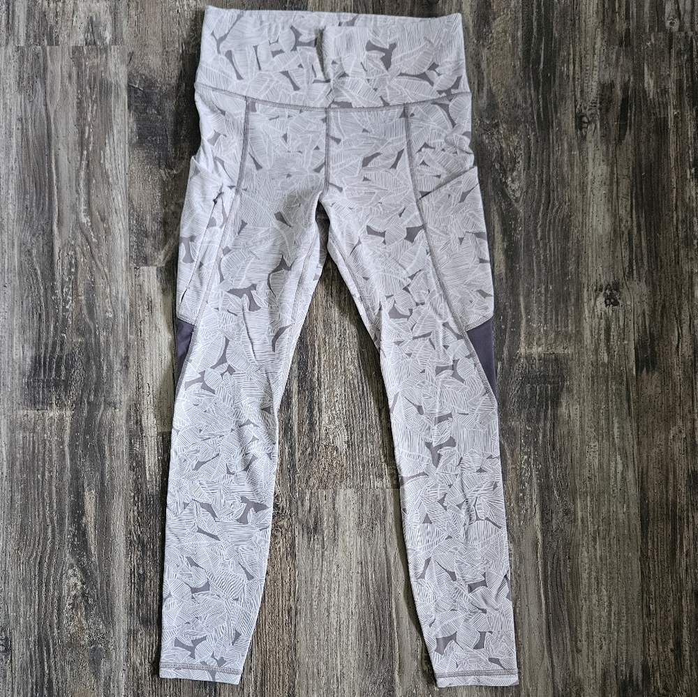 Athleta Gray and White Leaf Design Leggings with Pockets, Size S